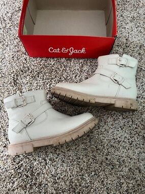 Cat & Jack Cream Girls' Ankle Buckle Boots